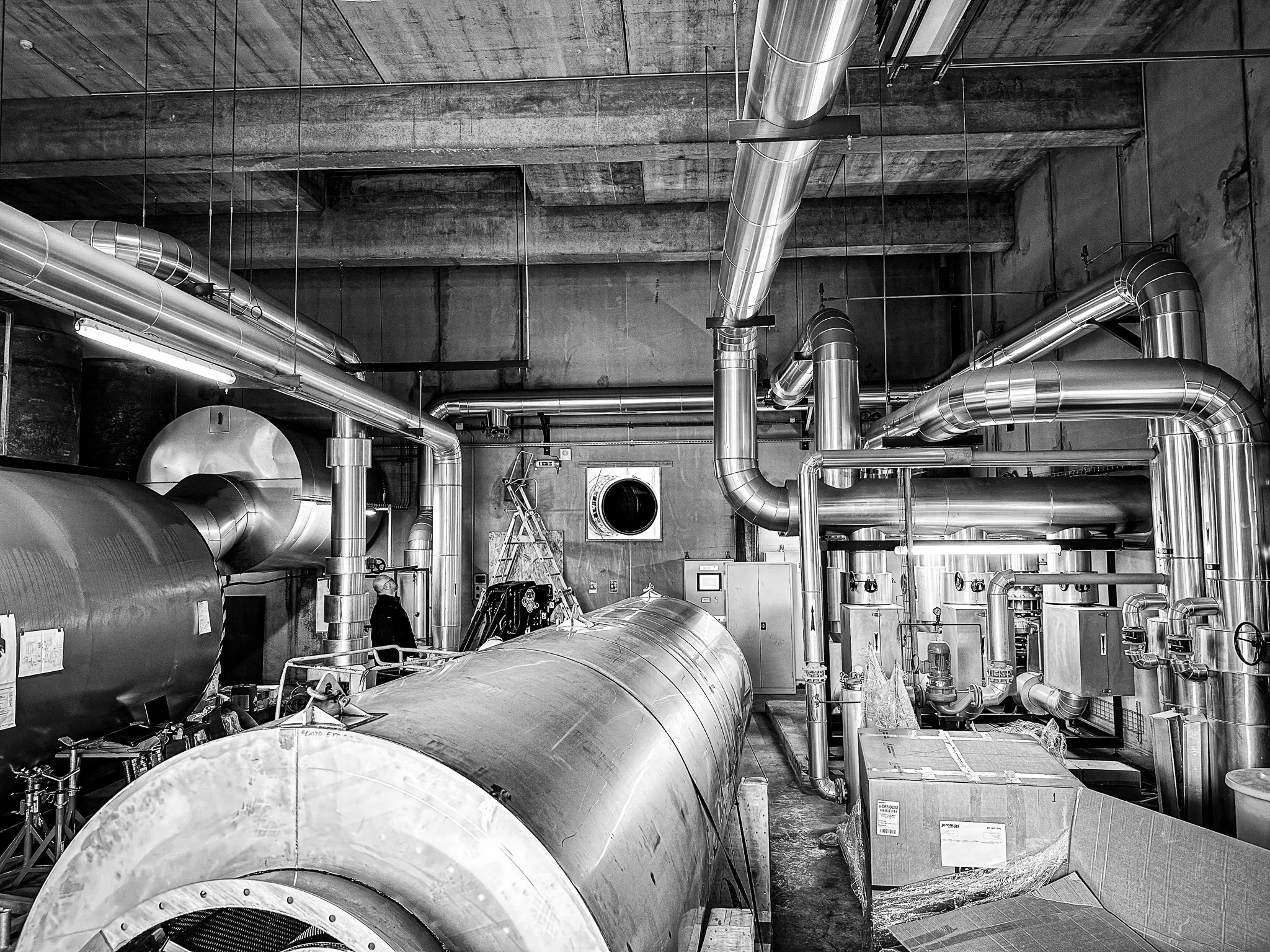 Installation et raccordement d’un silencieux industriel de 750 kg